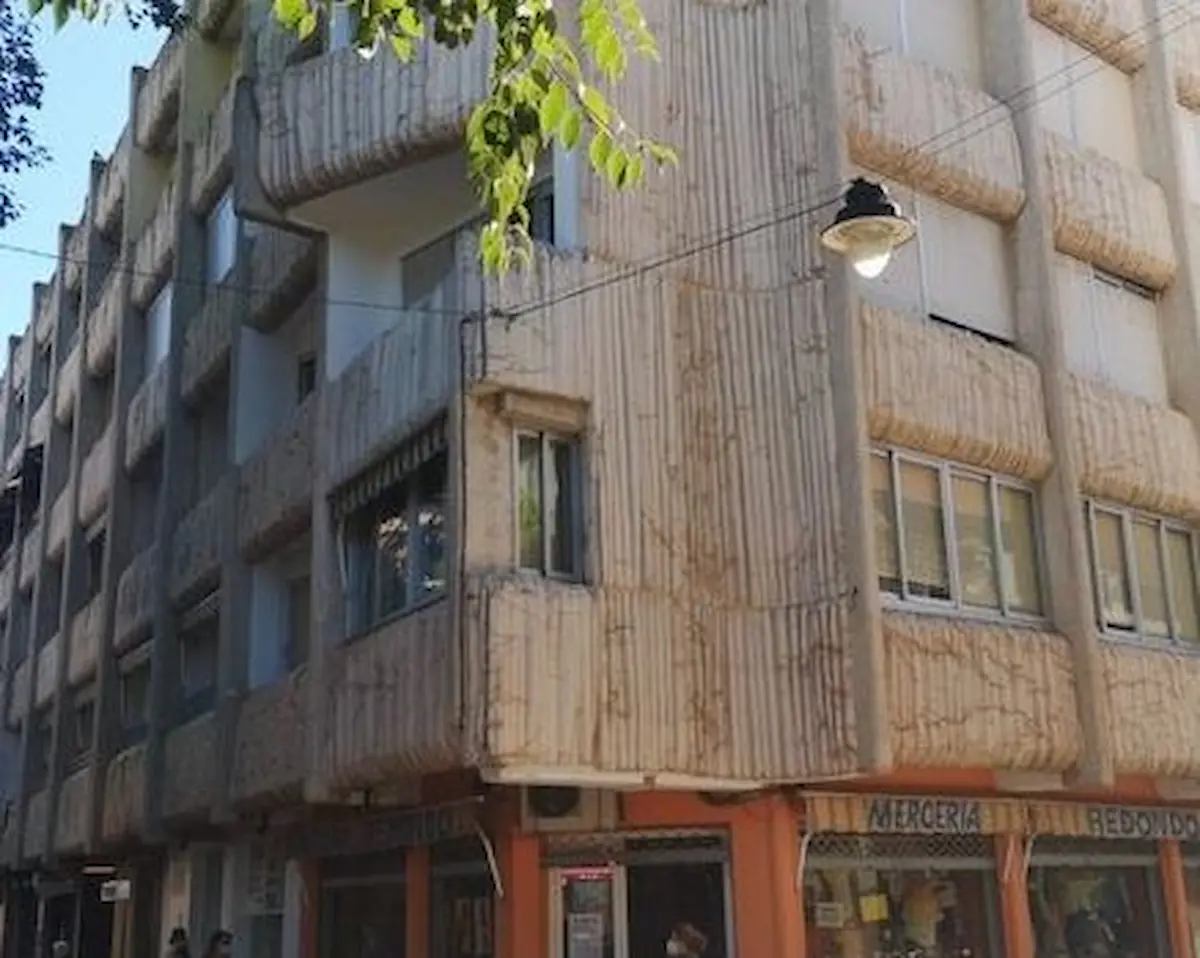 Piso Plaza de Santa María · Edificio Fisac